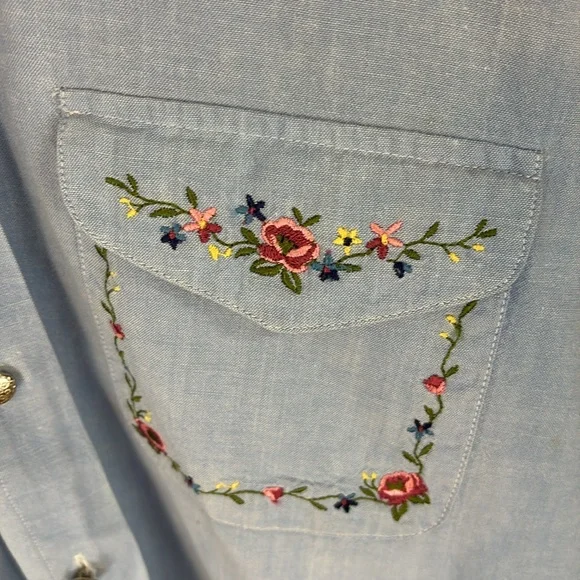 Vintage Capacity Blue Chambray Embroidered Shirt Size Medium - Picture 6 of 12
